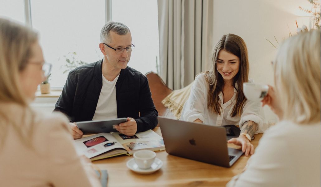 M&uuml;ller Marketing Team bei einem Meeting