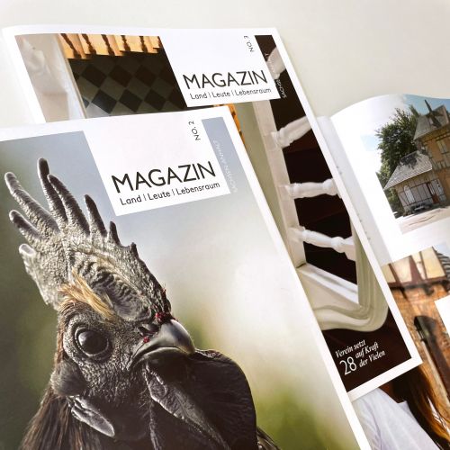 Verschiedene Ausgaben des Magazin Land, Leute, Lebensraum